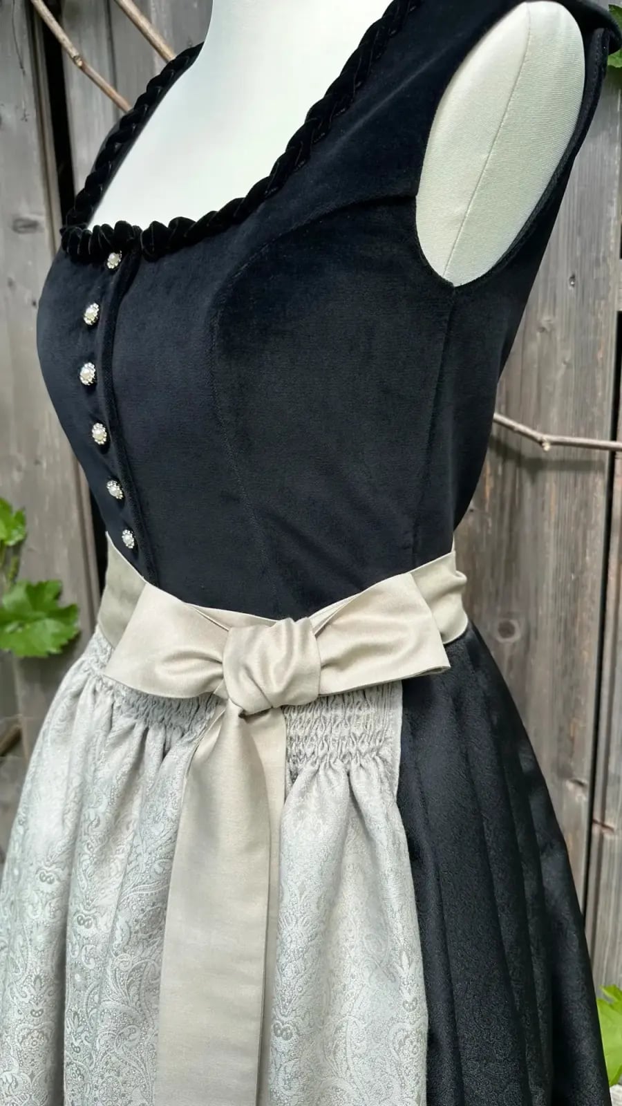 Maßgefertigtes Dirndl bzw. Trachtenkleid, Arbeit 4 von 60