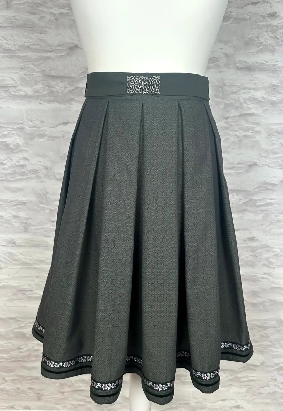 Maßgefertigtes Dirndl bzw. Trachtenkleid, Arbeit 6 von 60