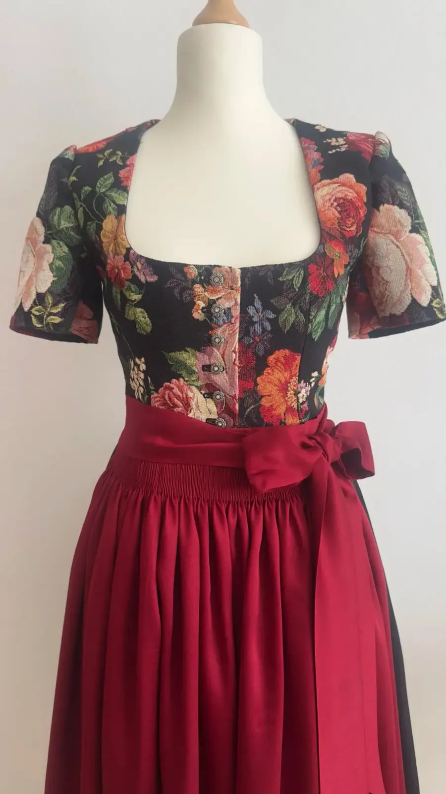 Maßgefertigtes Dirndl bzw. Trachtenkleid, Arbeit 7 von 60