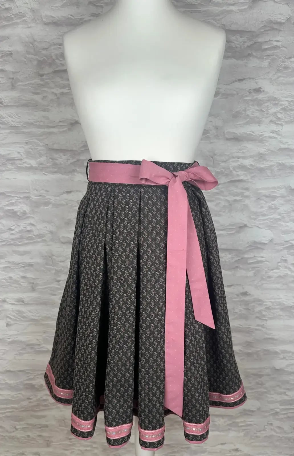 Maßgefertigtes Dirndl bzw. Trachtenkleid, Arbeit 8 von 60