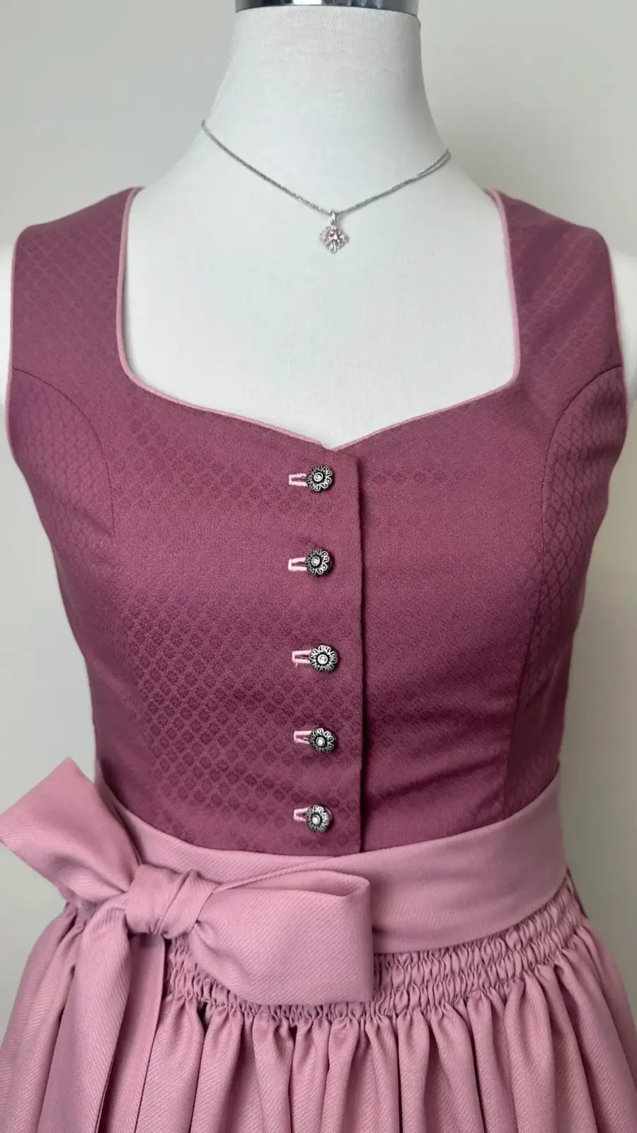 Maßgefertigtes Dirndl bzw. Trachtenkleid, Arbeit 9 von 60