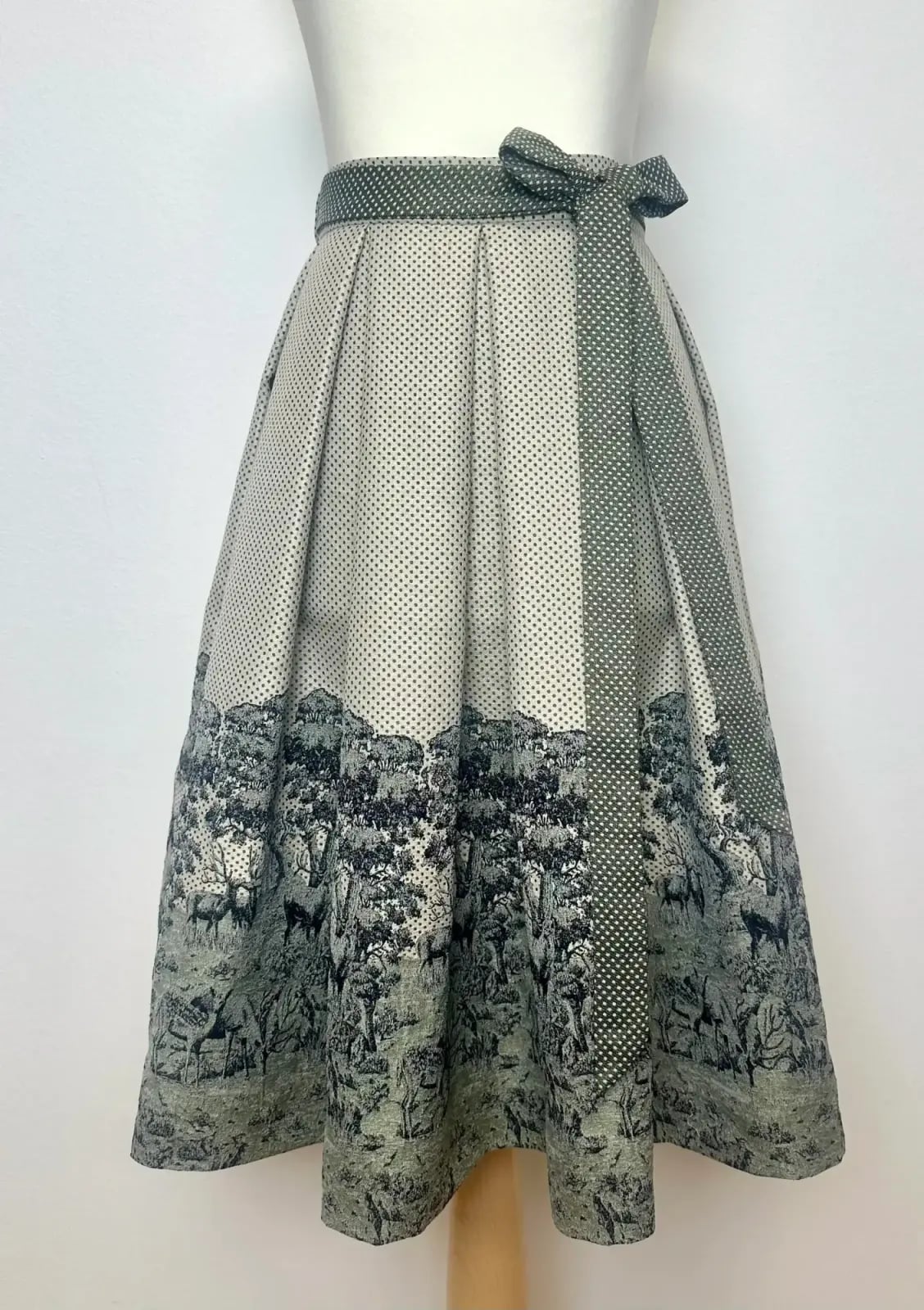 Maßgefertigtes Dirndl bzw. Trachtenkleid, Arbeit 10 von 60
