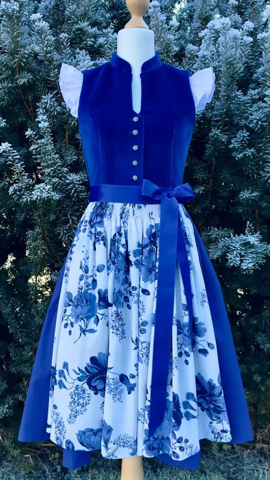 Maßgefertigtes Dirndl bzw. Trachtenkleid, Arbeit 15 von 60