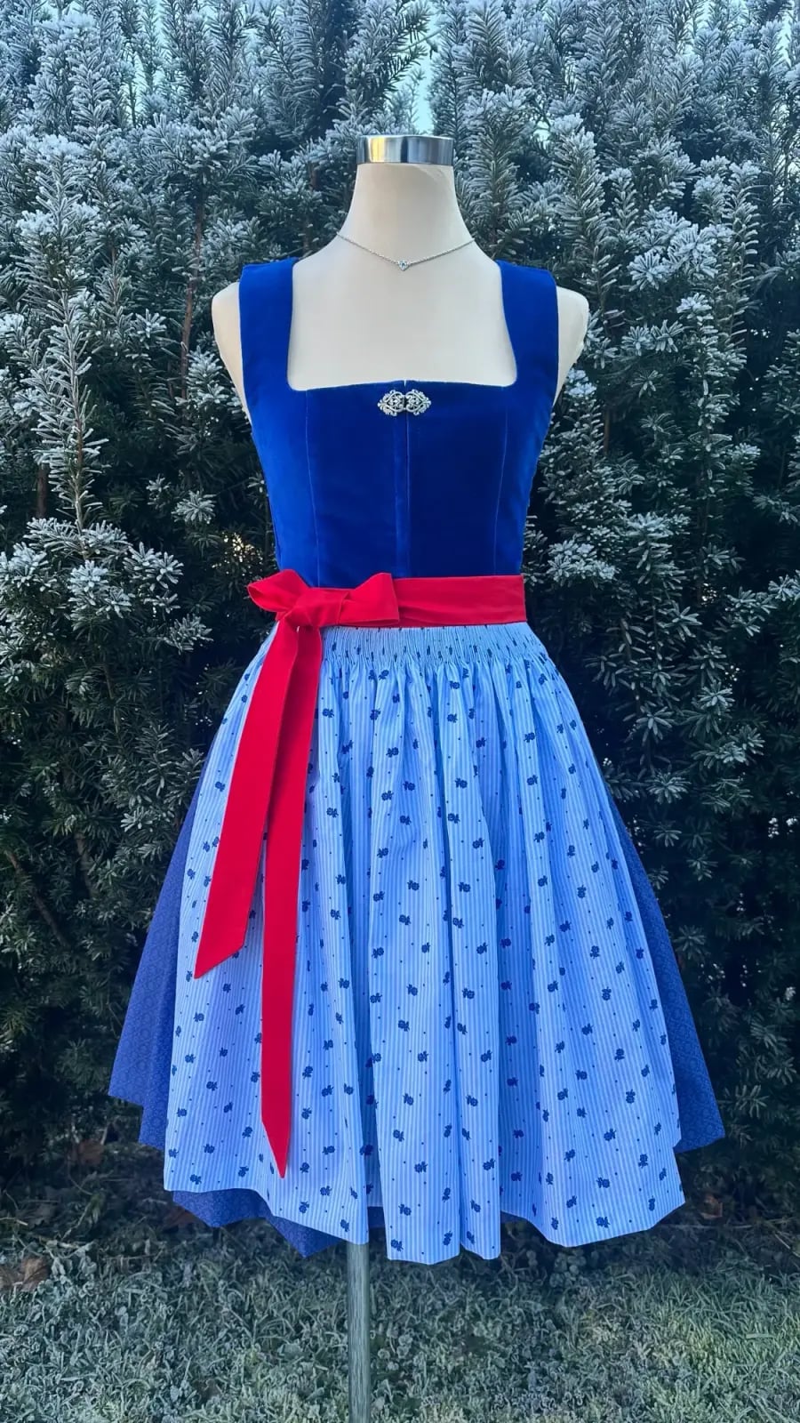 Maßgefertigtes Dirndl bzw. Trachtenkleid, Arbeit 16 von 60
