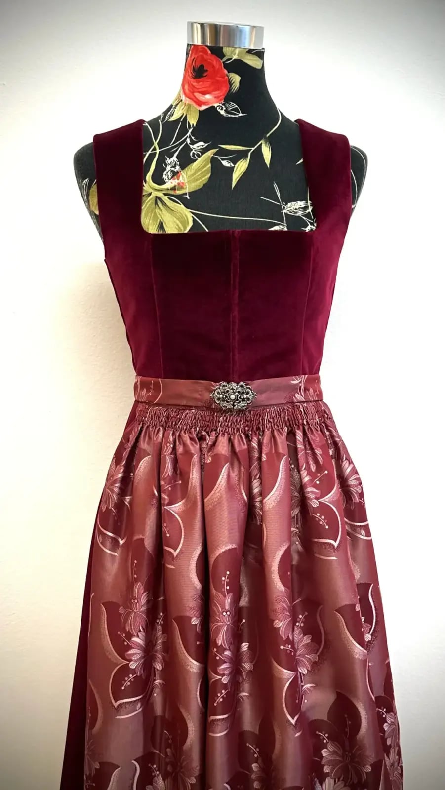 Maßgefertigtes Dirndl bzw. Trachtenkleid, Arbeit 22 von 60