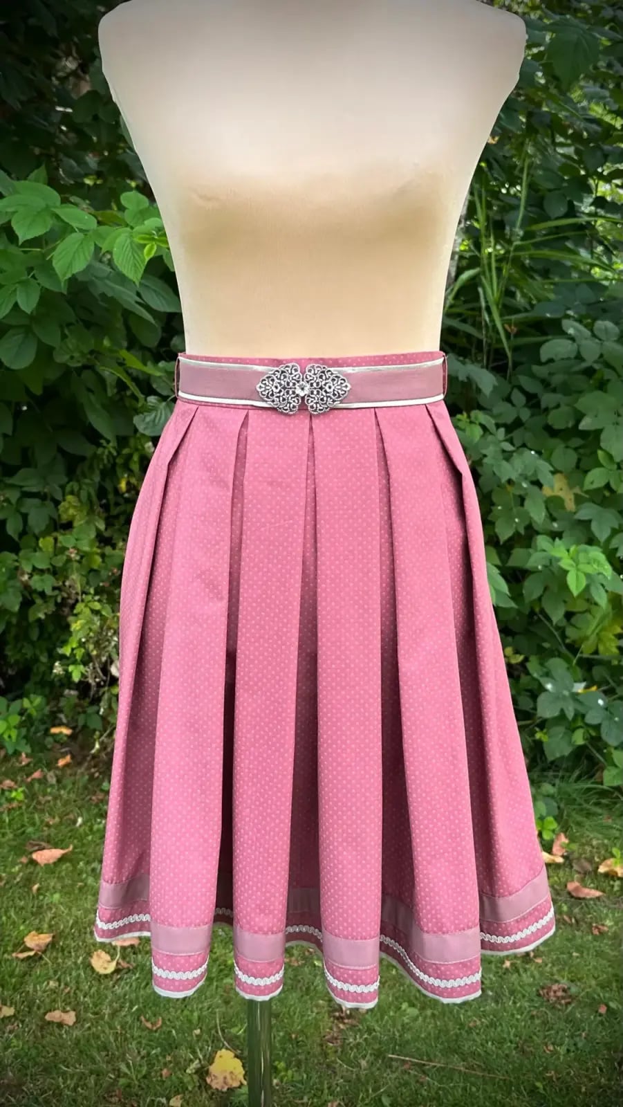 Maßgefertigtes Dirndl bzw. Trachtenkleid, Arbeit 23 von 60