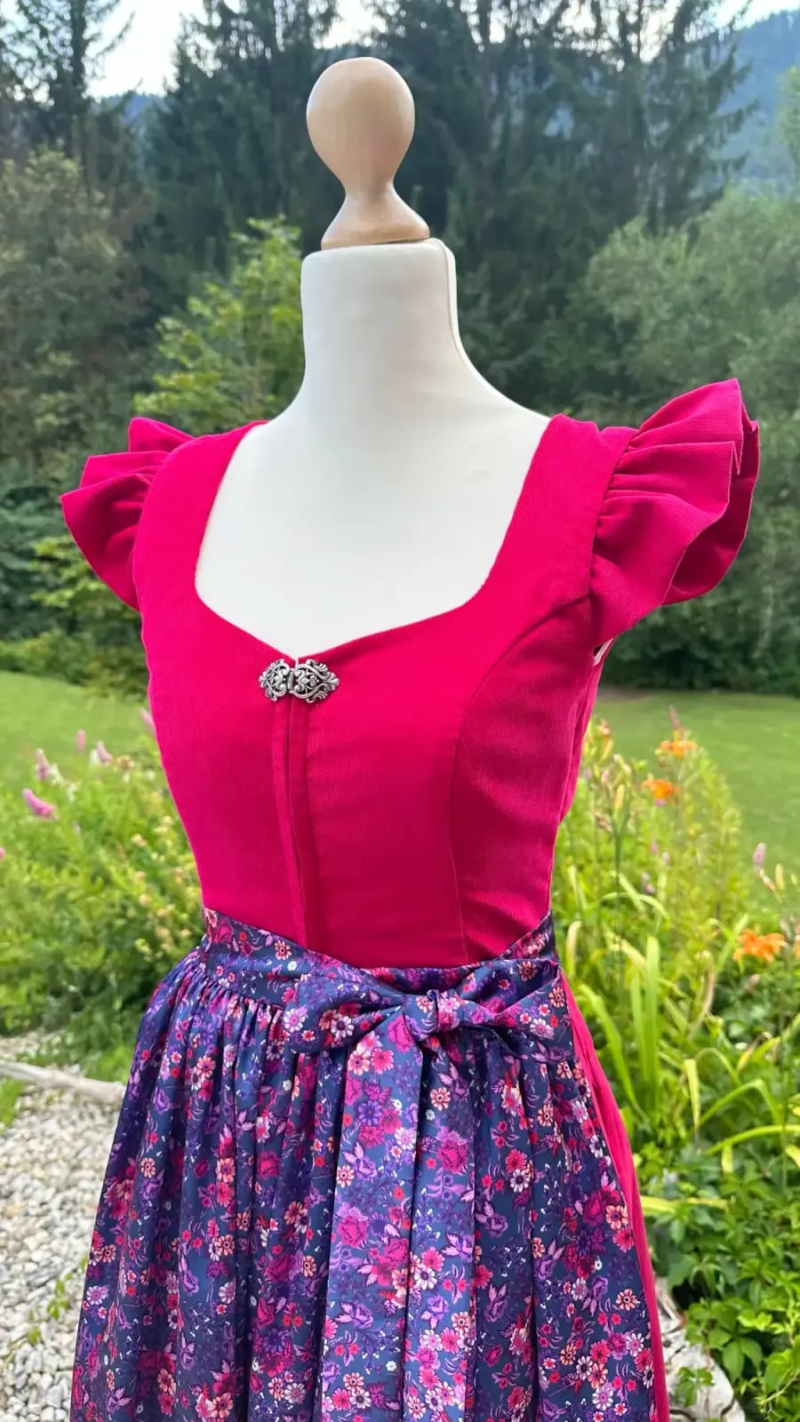Maßgefertigtes Dirndl bzw. Trachtenkleid, Arbeit 24 von 60