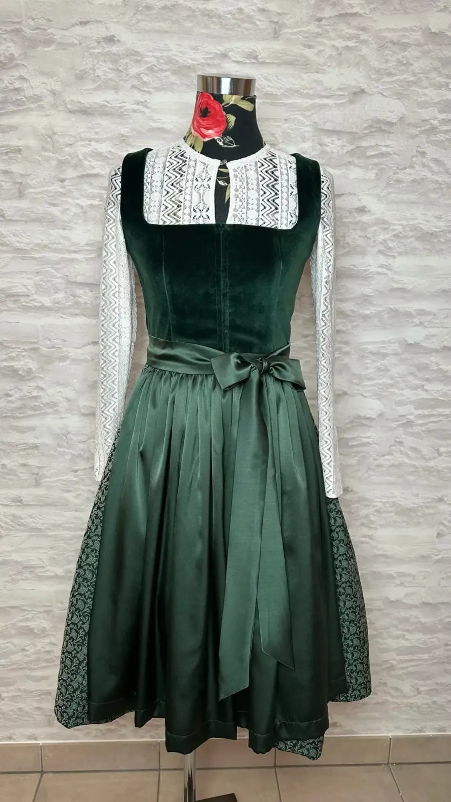 Maßgefertigtes Dirndl bzw. Trachtenkleid, Arbeit 26 von 60