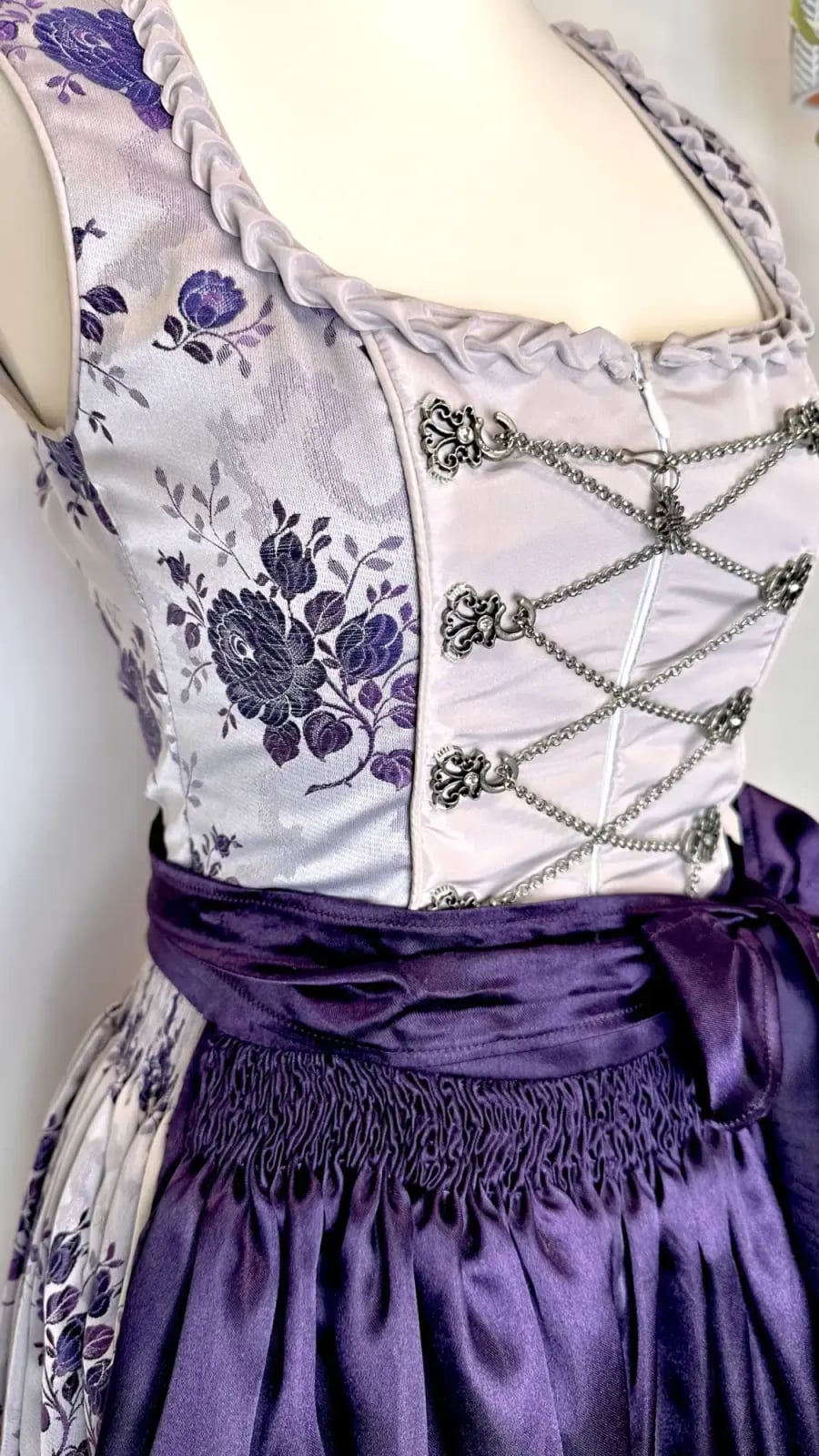 Maßgefertigtes Dirndl bzw. Trachtenkleid, Arbeit 31 von 60
