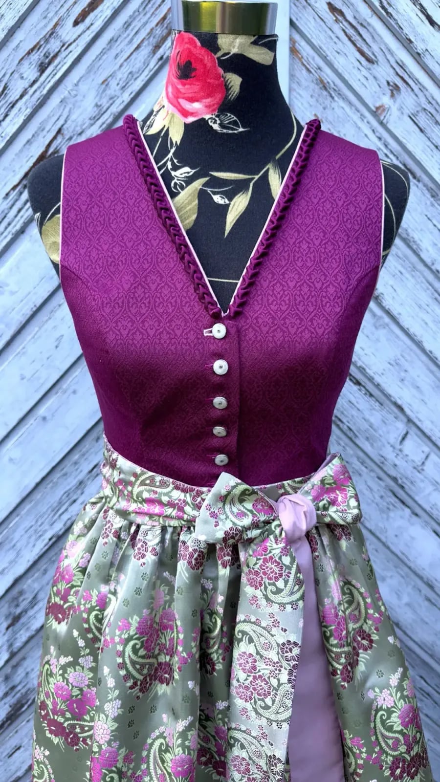 Maßgefertigtes Dirndl bzw. Trachtenkleid, Arbeit 33 von 60