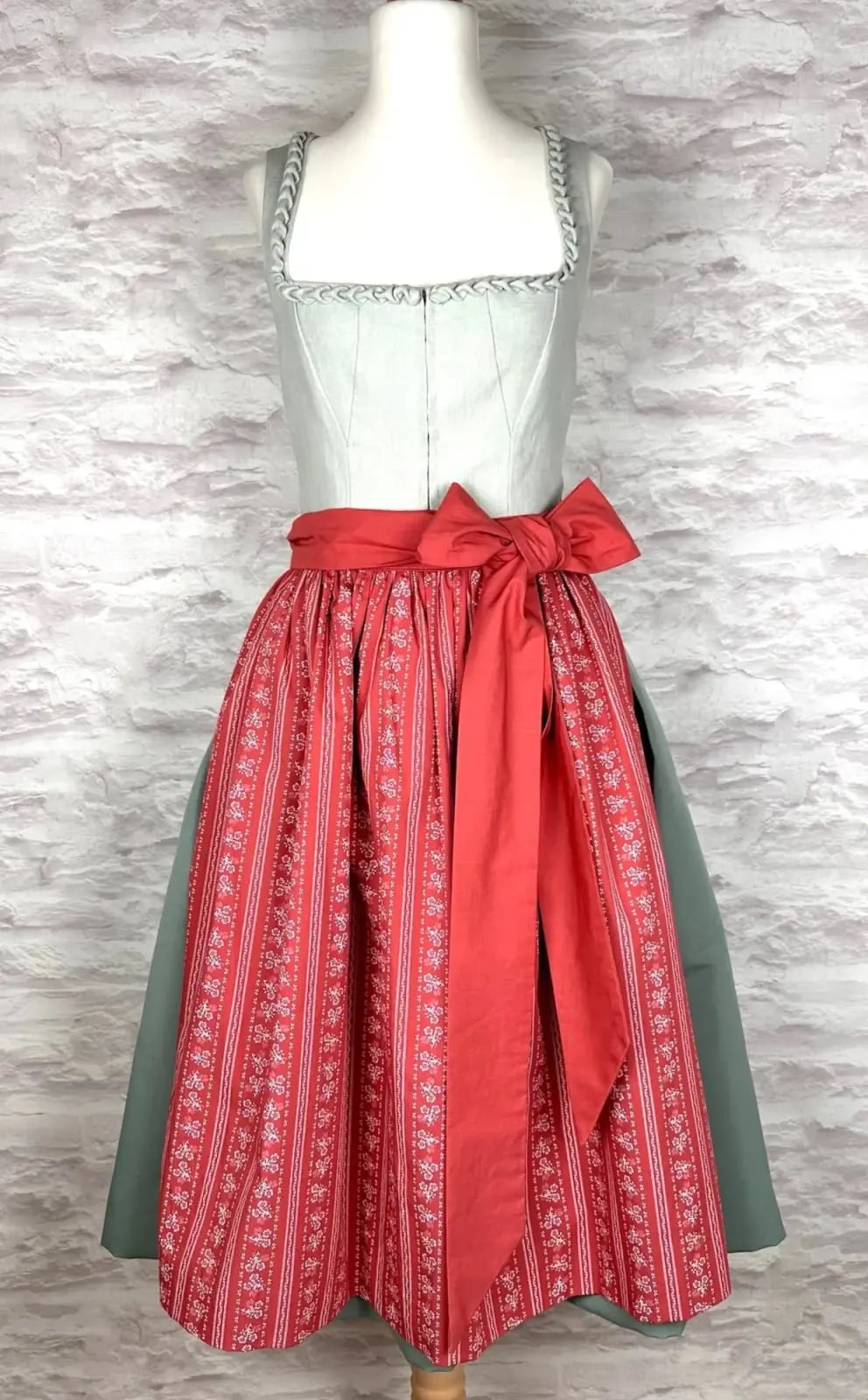 Maßgefertigtes Dirndl bzw. Trachtenkleid, Arbeit 34 von 60