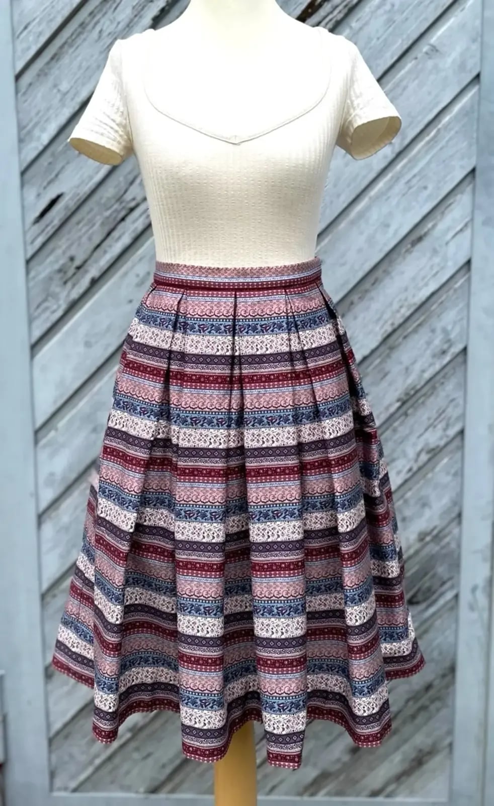 Maßgefertigtes Dirndl bzw. Trachtenkleid, Arbeit 35 von 60
