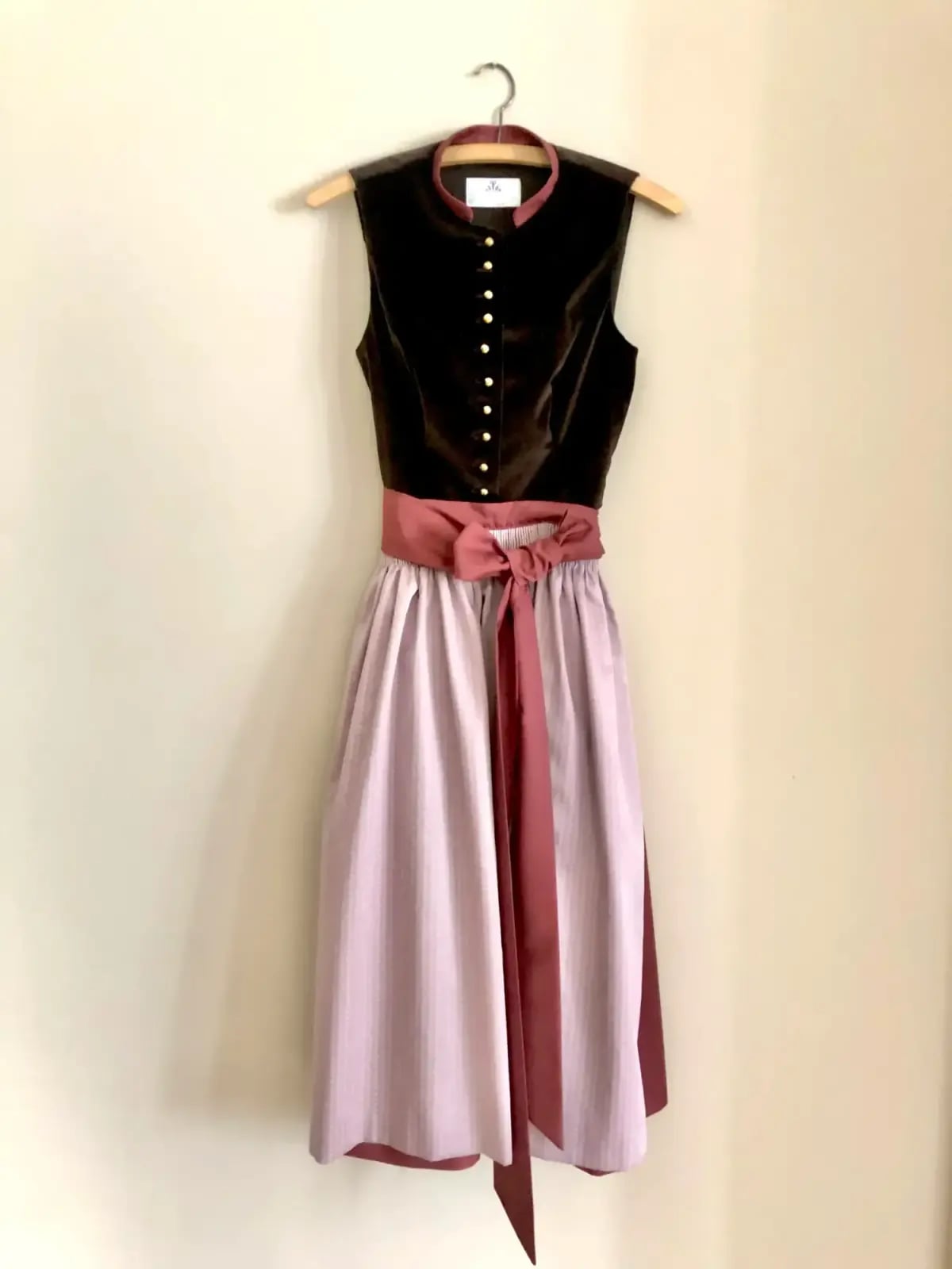 Maßgefertigtes Dirndl bzw. Trachtenkleid, Arbeit 41 von 60