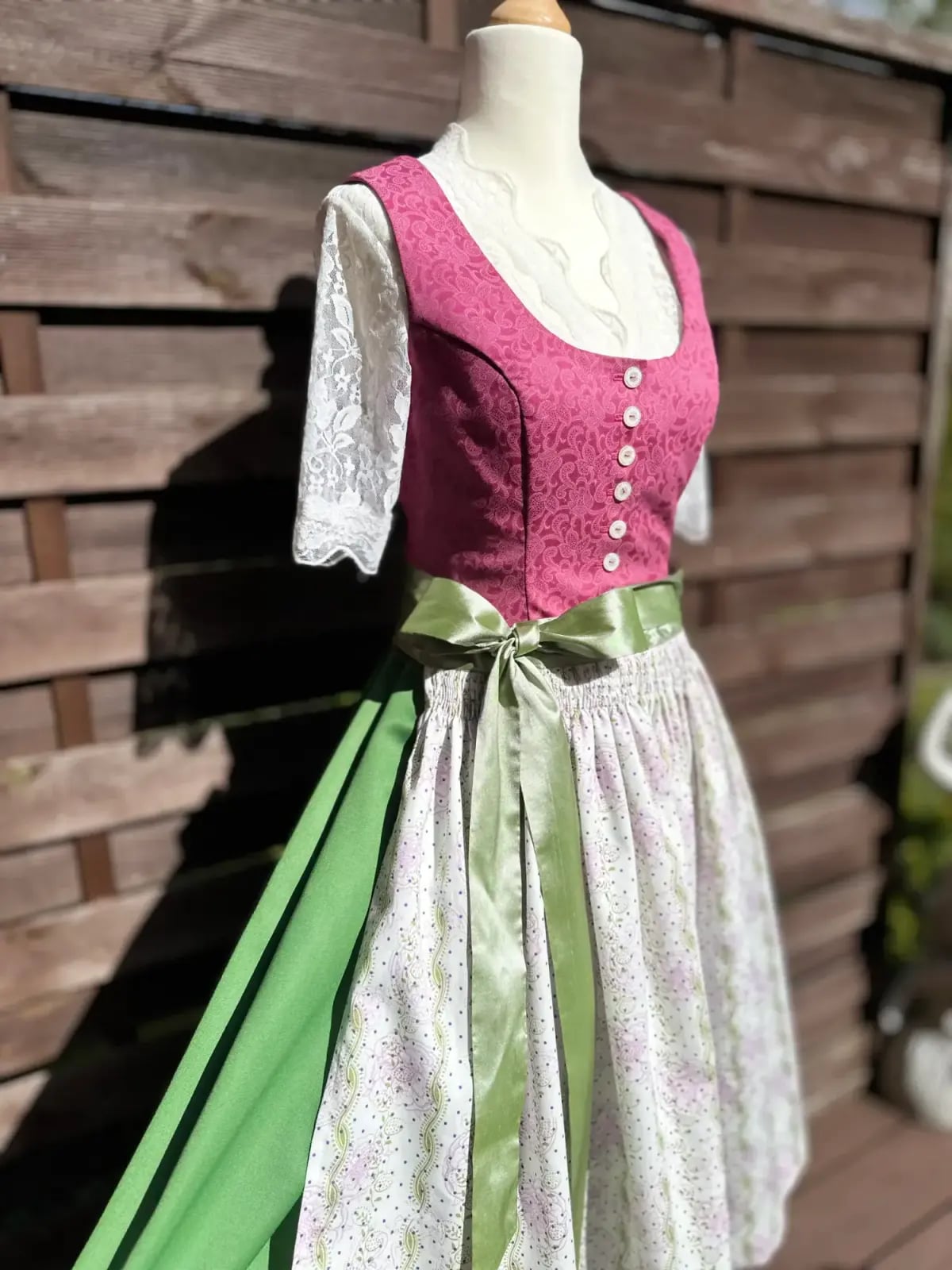 Maßgefertigtes Dirndl bzw. Trachtenkleid, Arbeit 45 von 60
