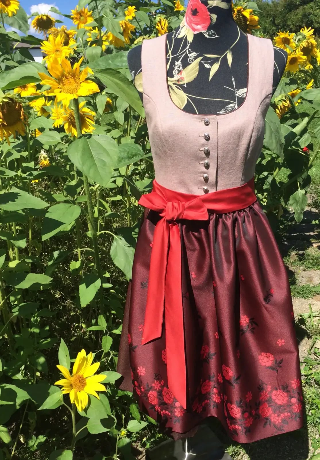 Maßgefertigtes Dirndl bzw. Trachtenkleid, Arbeit 47 von 60