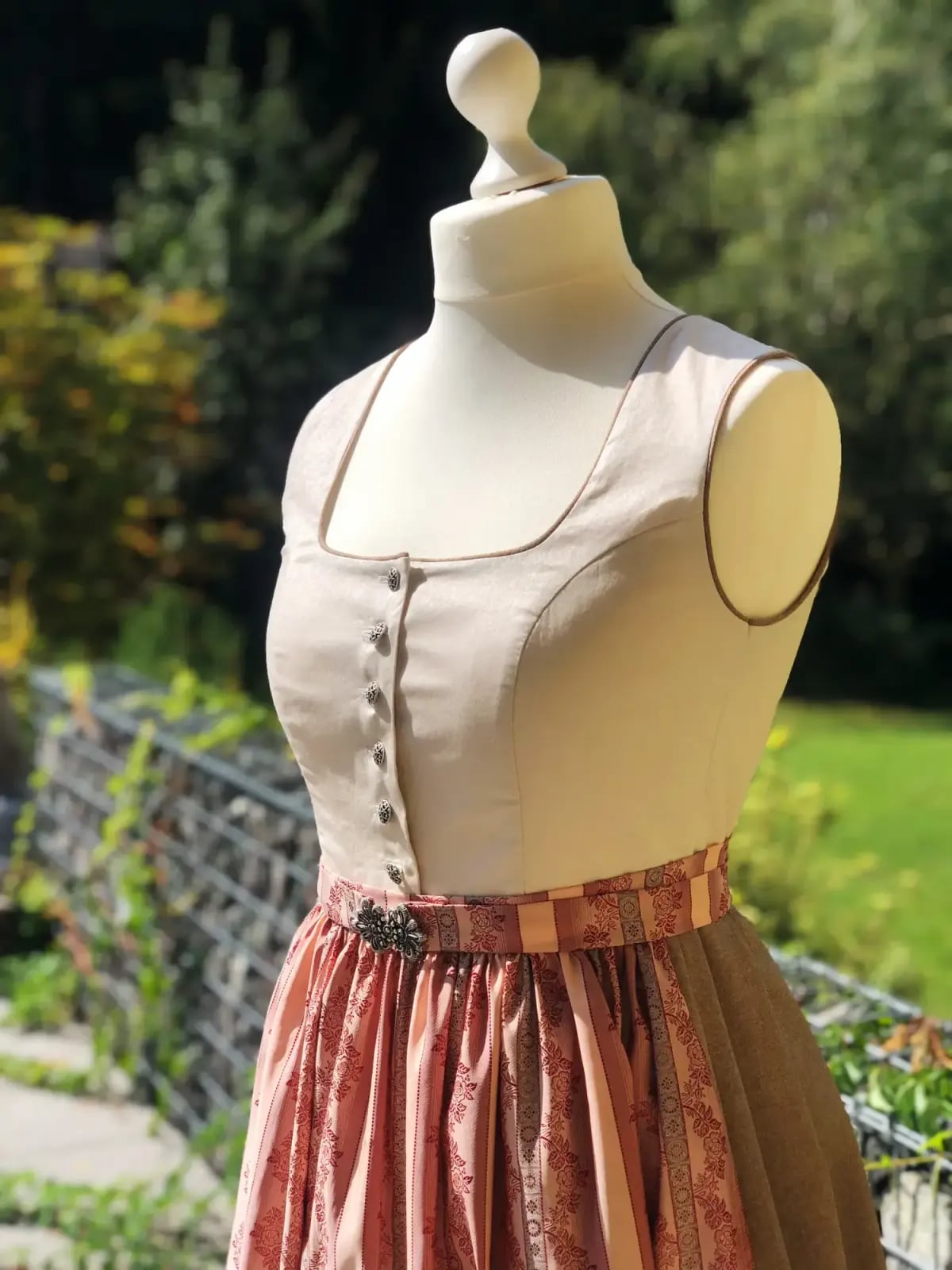 Maßgefertigtes Dirndl bzw. Trachtenkleid, Arbeit 54 von 60