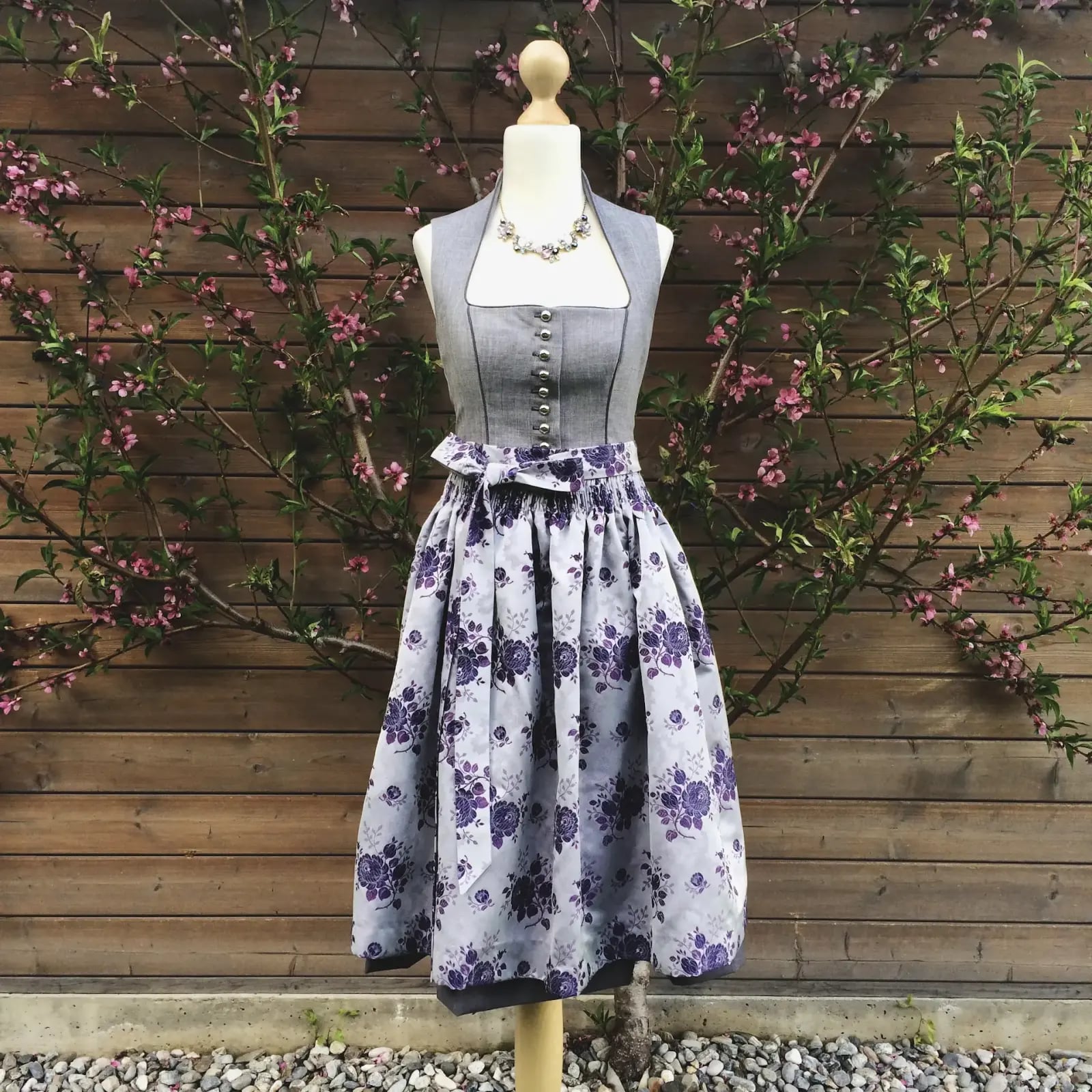 Maßgefertigtes Dirndl bzw. Trachtenkleid, Arbeit 55 von 60