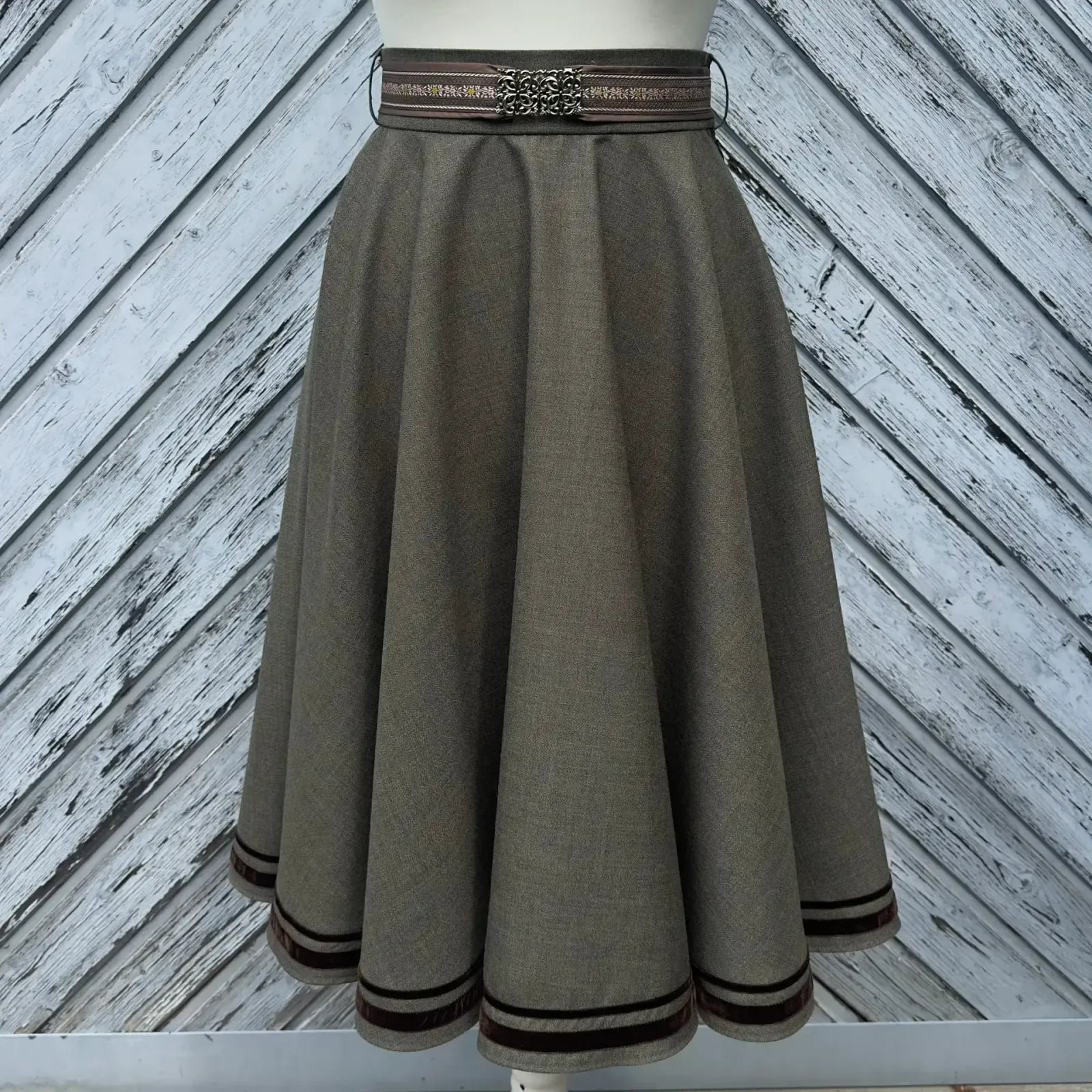Maßgefertigtes Dirndl bzw. Trachtenkleid, Arbeit 60 von 60