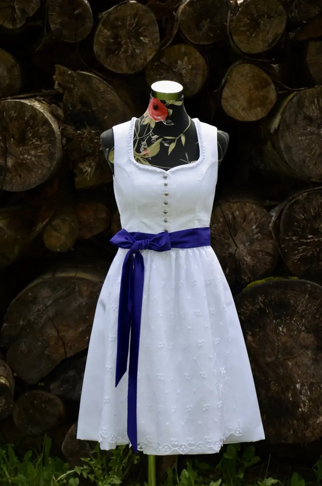 Brautdirndl bzw. Hochzeitstracht nach Maß, Arbeit 5 von 5