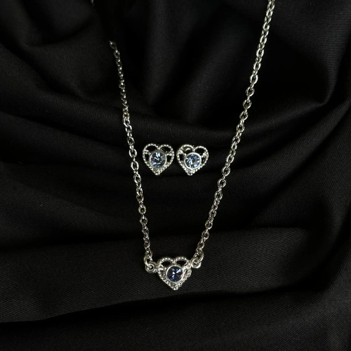 Trachten-Halskette mit Herzanhänger // Saphir
